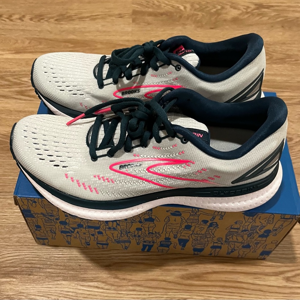 BROOKS women’s Glycerin 19 running shoes, size 7.5 B, NEW IN BOX